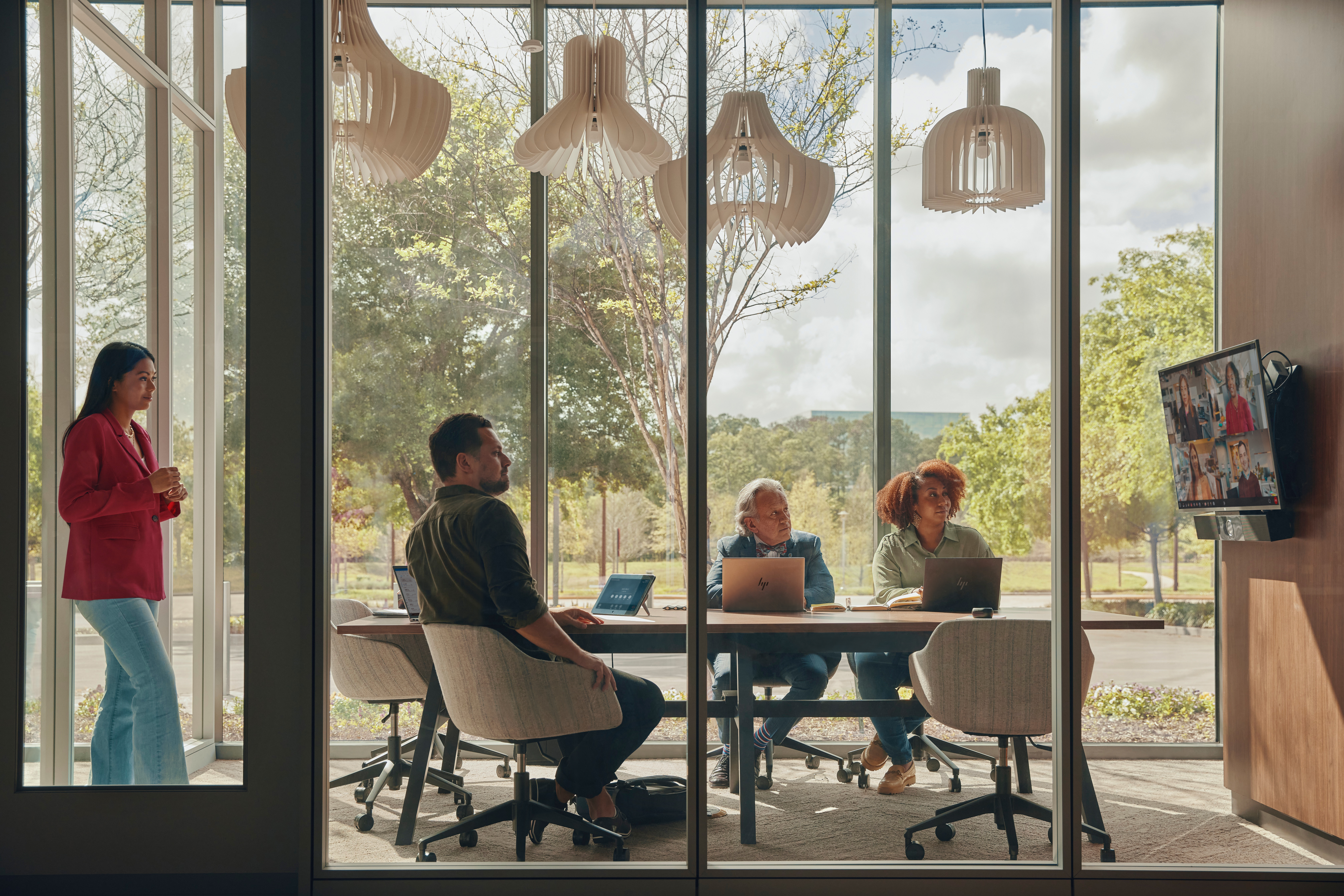 Collaborative meeting room enhanced with AuDeo’s video conferencing solutions, ensuring seamless hybrid communication and productive discussions.